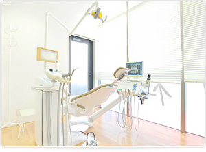 車椅子も入れる広い診療室 写真